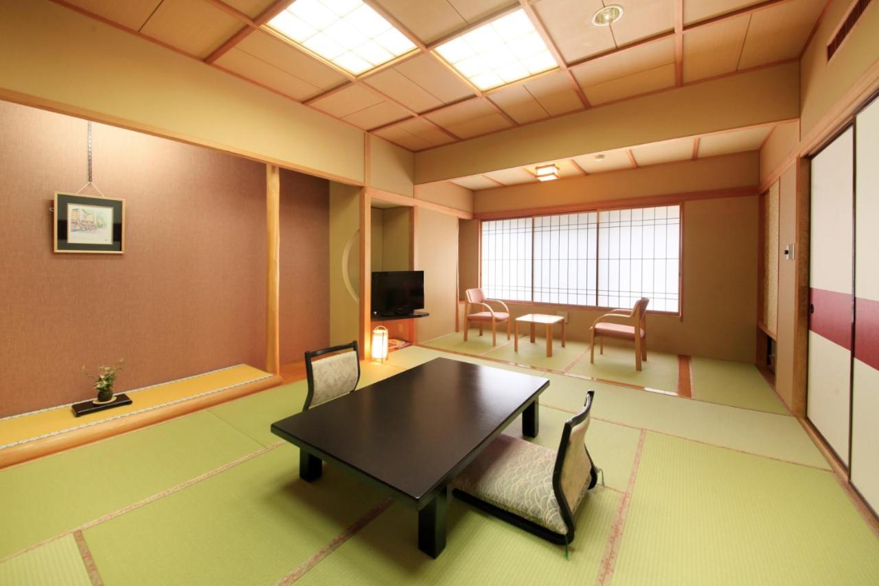 ホテル 四季の宿 みのや 弥彦村 エクステリア 写真