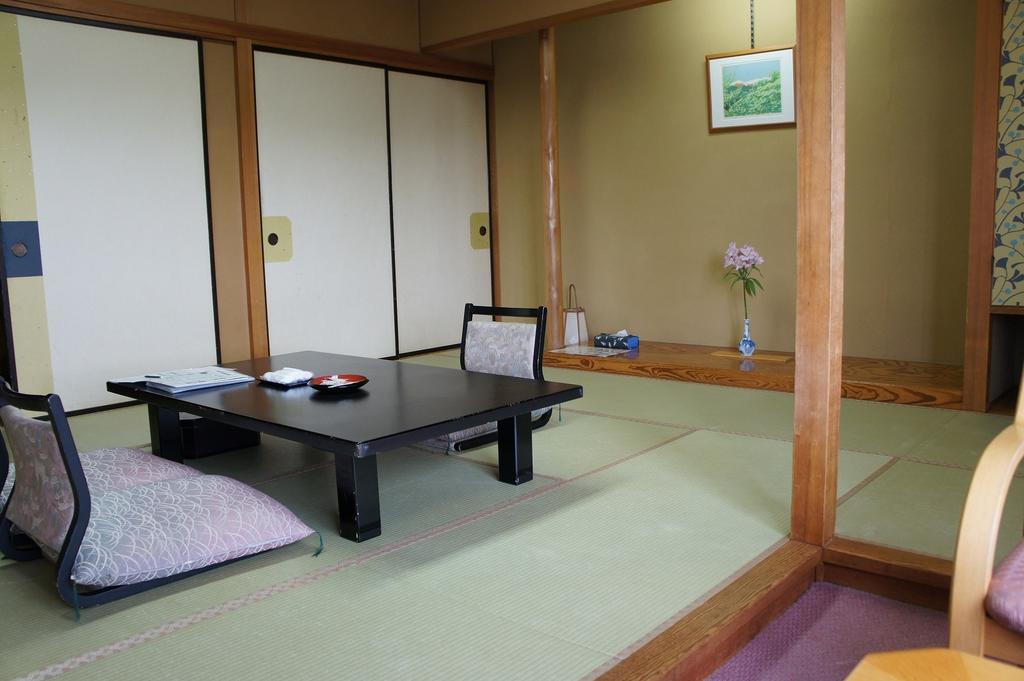 ホテル 四季の宿 みのや 弥彦村 部屋 写真